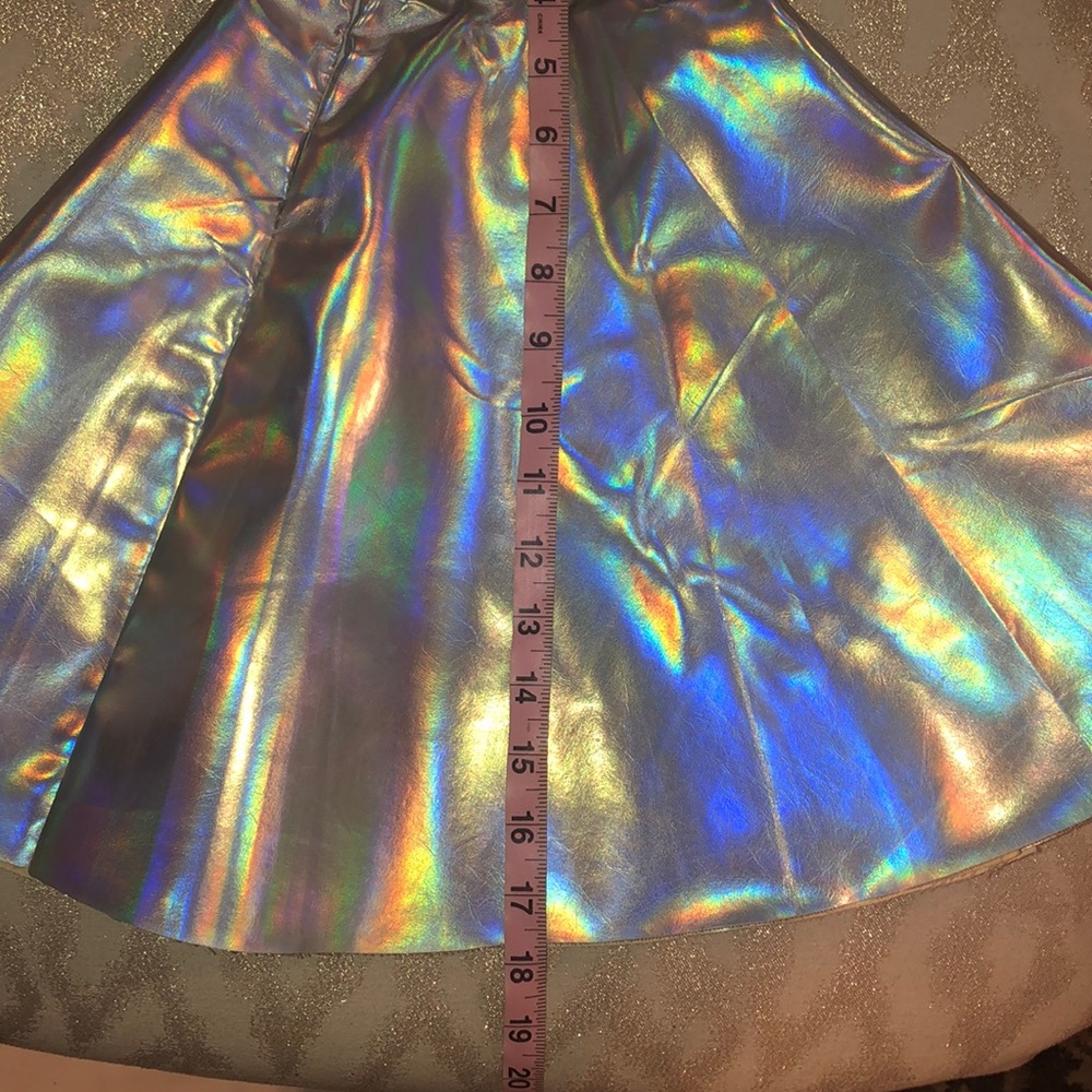 Holographic pleated skirt - Picture 4 of 4